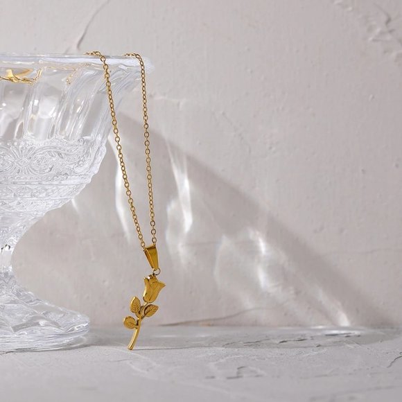 New 18K Gold Plated Rose Flower Leaf Necklace - Picture 6 of 7